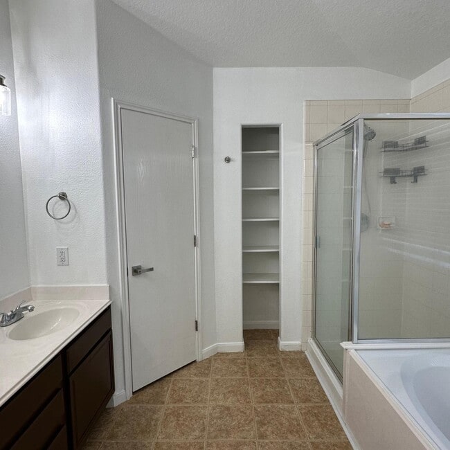 Photo - 1403 High Thicket Ct