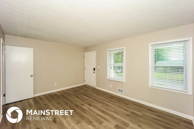 Photo - 5348 The Savoy