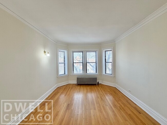 Building Photo - 1909 W Larchmont Ave Unit 1