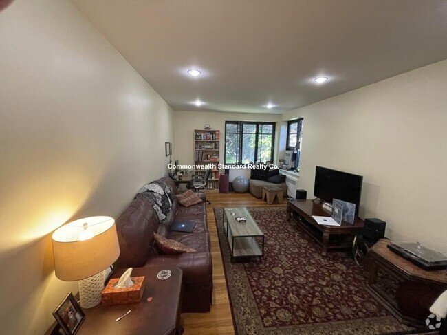 Building Photo - 1 bedroom in Brighton MA 02135 Unit 38 Rental