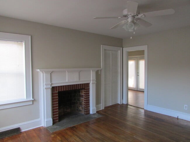 Photo - 310 E Parkwood St