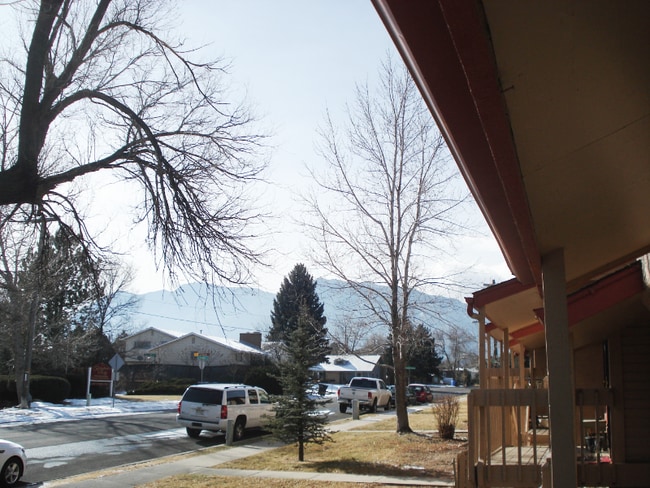 32 E Old Broadmoor Rd
