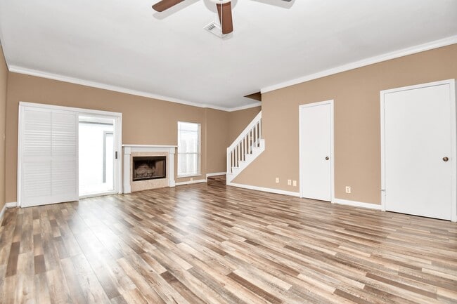 Building Photo - 12400 Brookglade Cir Unit 47