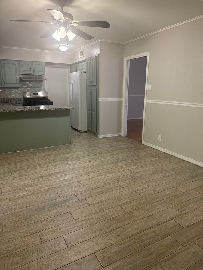 Photo - 2210 Greencrest Dr