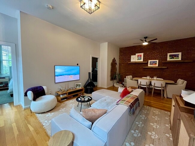 Building Photo - 19 Fayette St Unit 4 Rental