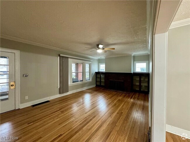Building Photo - 1499 Victoria Ave Rental