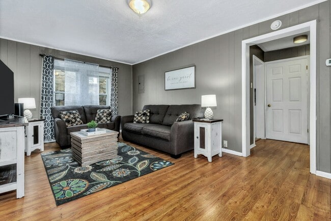 Photo - 120 Fountain Way