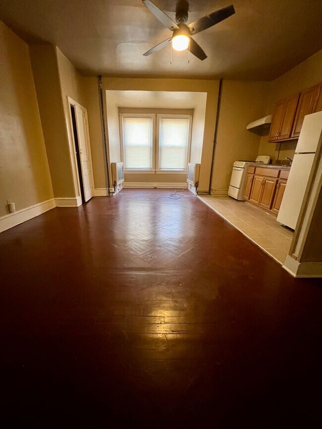 Photo - 953 N 48th St Unit 2nd Floor Rear