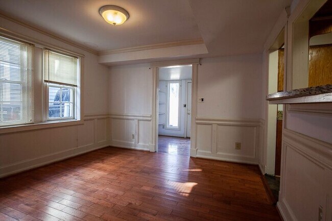 Photo - 1405 Charles St