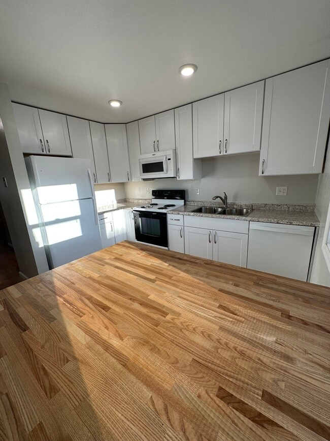 Photo - 1350 Balfour dr Unidad 4