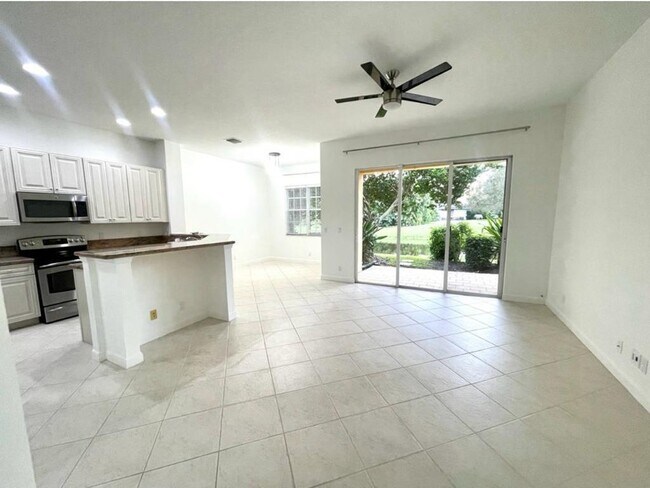 Photo - 402 Commons Way