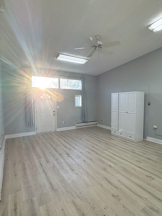 Photo - 322 Main St Unit 1R