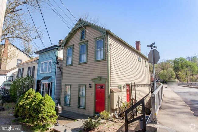 Building Photo - 43 W Ferry St Rental