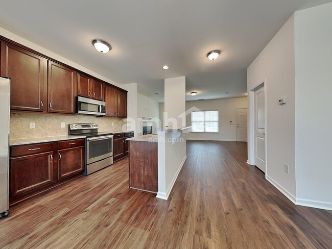 Photo - 913 Bridlemine Dr