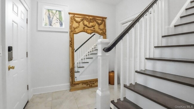 Photo - 420 Maple Ave S