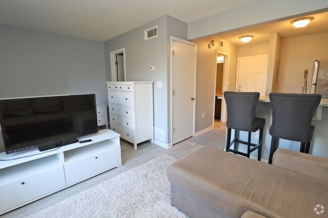 Building Photo - 1600 Park Cir Rental
