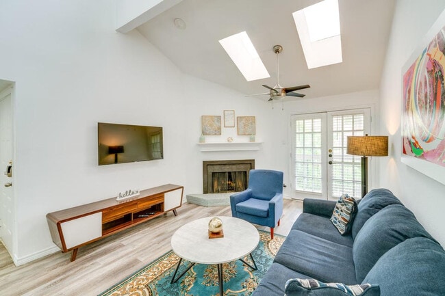 Photo - 85 Phoenix Dr Unit ID1386187P