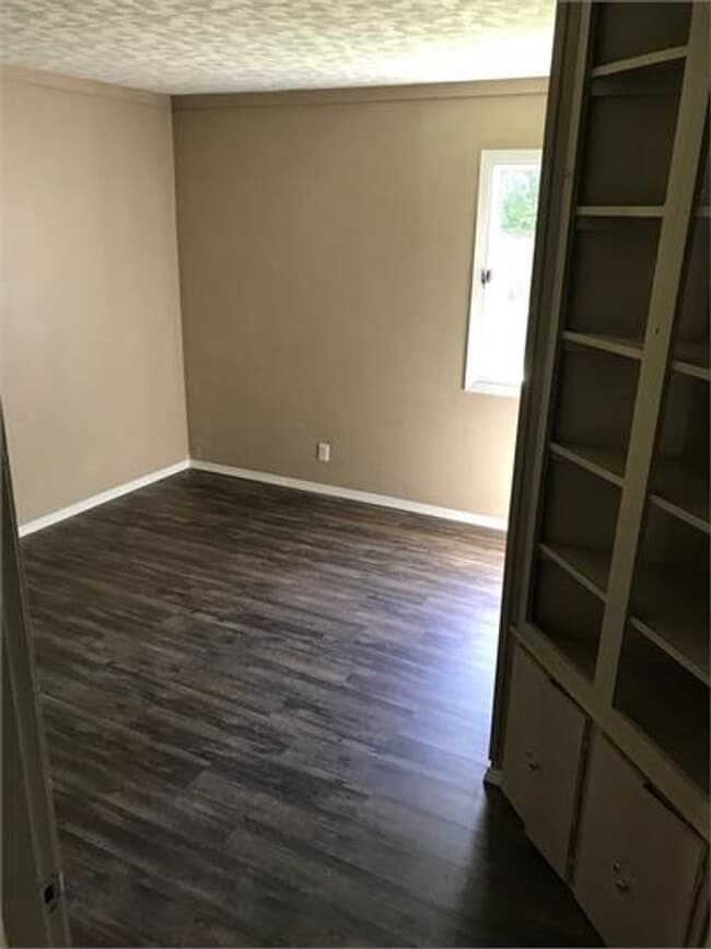 Photo - 713 N Maplewood Dr