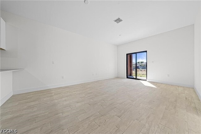 Building Photo - 2220 Kenneth Ave S