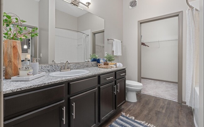 Riverhouse Apartments