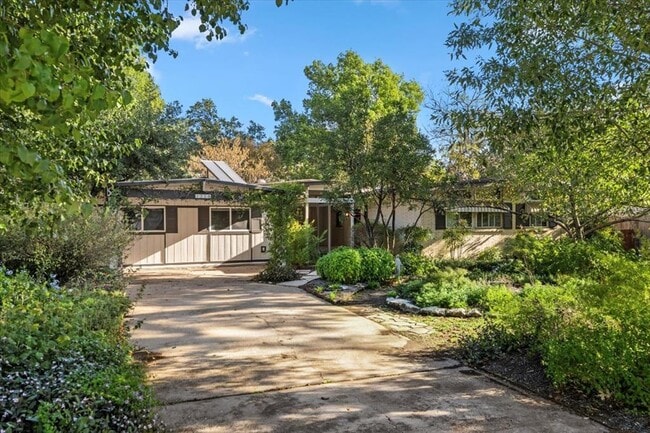 Photo - 3210 Bruce Dr