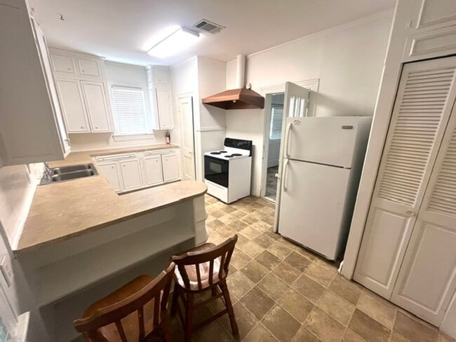 Photo - Move in Special: 1/2 off First Month's Rent - Located in the incredible Belhaven Historic District