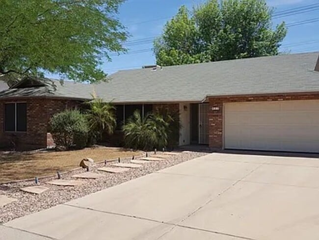 Building Photo - Single family home, 2 car garage