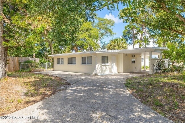 Photo - 1104 Azalea Ln