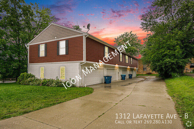 Building Photo - GARAGE  INCLUDED! Rental