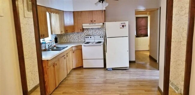 Photo - 117 N Main Ave