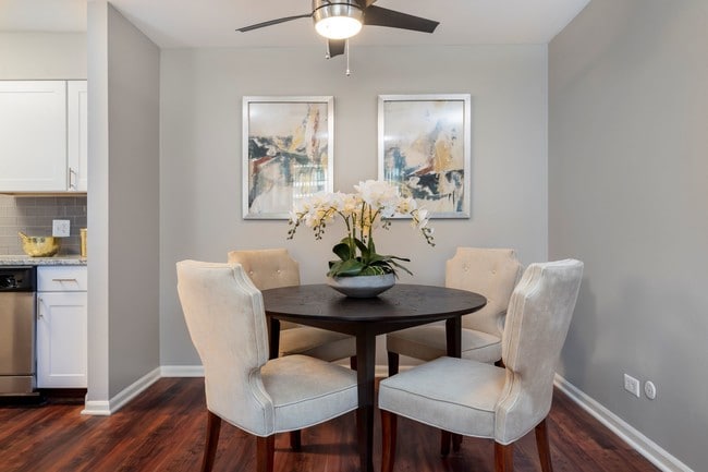 Photo - Lakeside Apartments