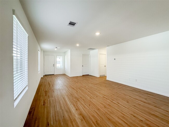 Photo - 1444 Las Cuevas Dr