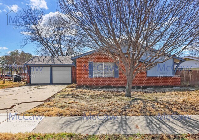Darling 3/2/2 in Farmers Branch! - Darling 3/2/2 in Farmers Branch! House