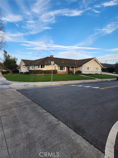Photo - 1260 Somerset Ln