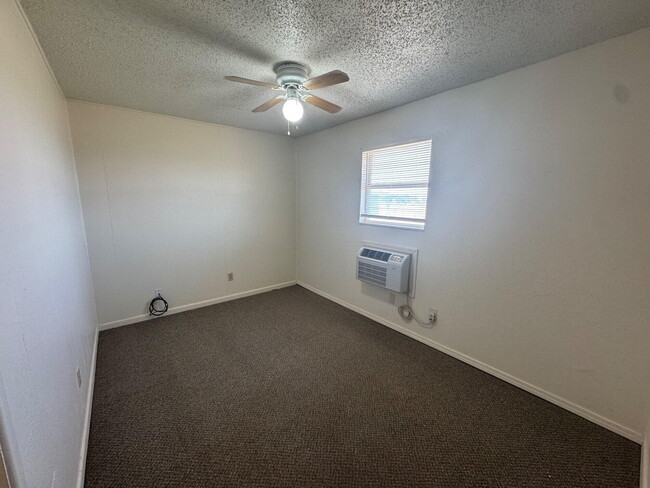 Photo - 5909 East F M 40