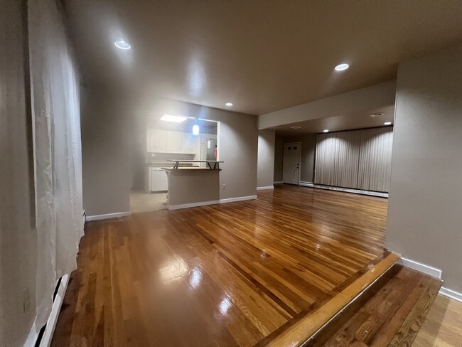 Photo - 810 Ashton St