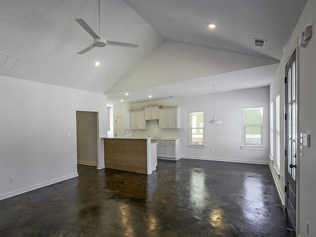 Photo - 4 bed, 2 baths near U of M  built 2020