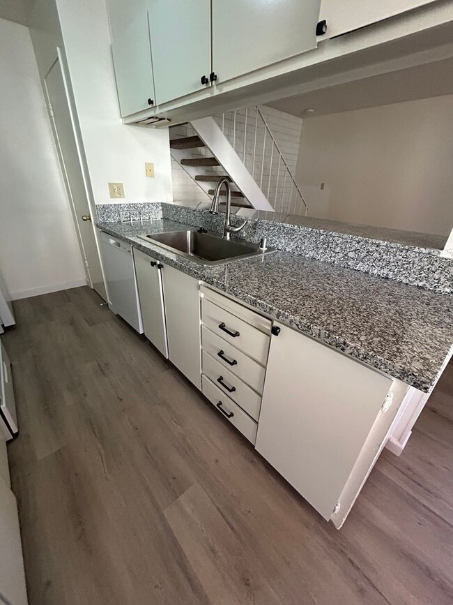 Photo - Davis Townhouse.