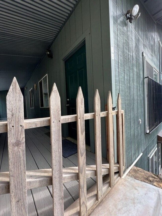 Photo - Anderson-Keyes* Unidad 672 B