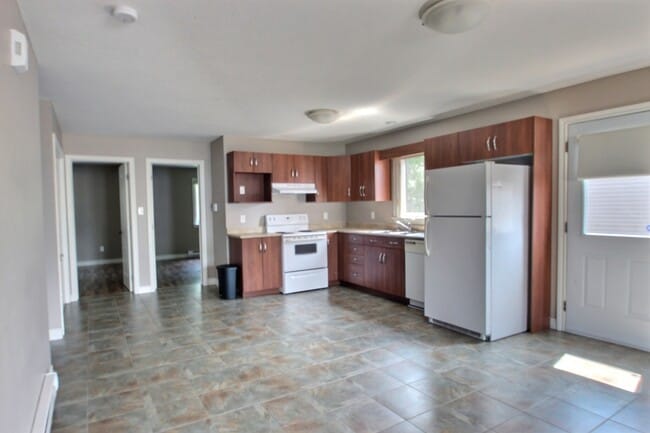 Building Photo - 236 LonsdaleUnit b Unit 236-B