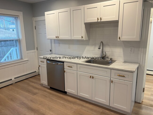 Photo - 27 Ferncliff Ave Unit 1