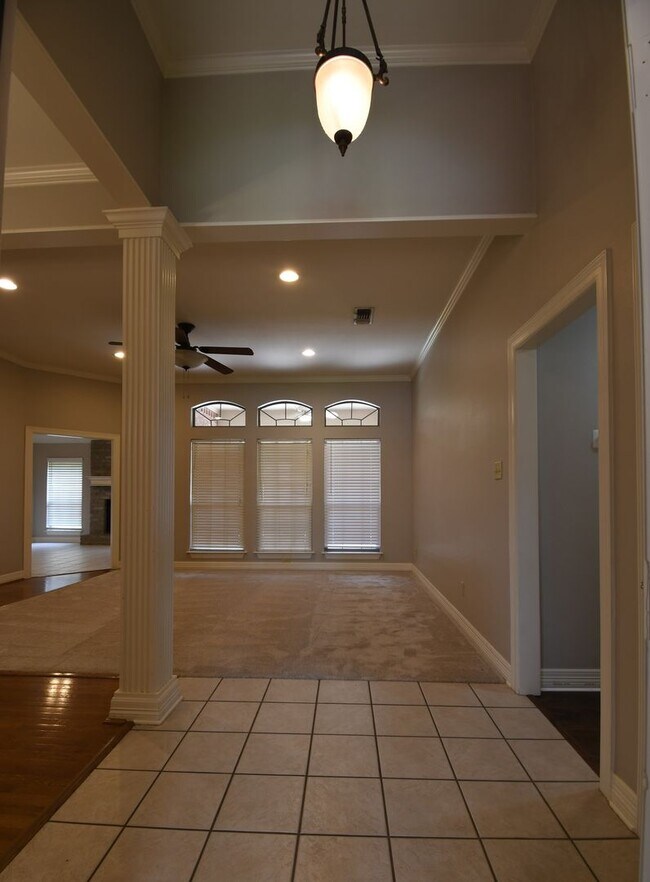 Photo - Whitehouse! Gorgeous 4 Bedroom, 2 Bath Home