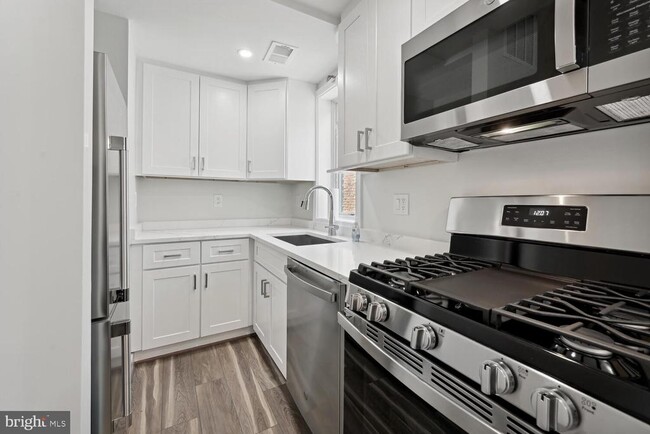 Photo - 1850 Ingleside Terrace NW Unit 2