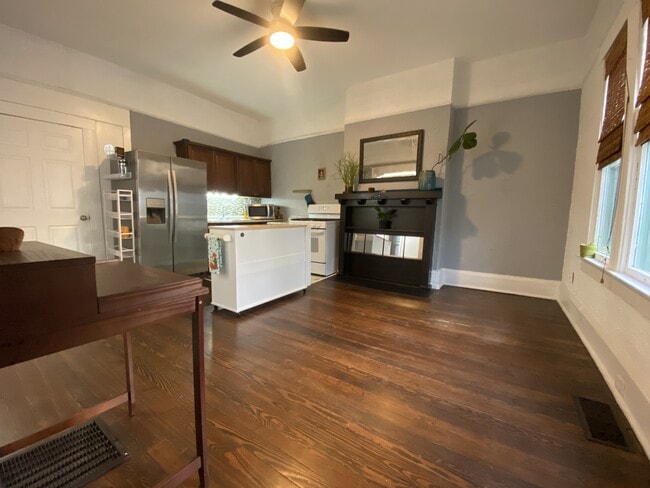 Photo - 841 Vedado Way NE