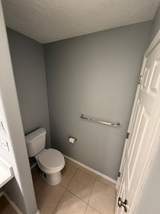 Building Photo - Large 2 Bedroom with Fenced Yard!