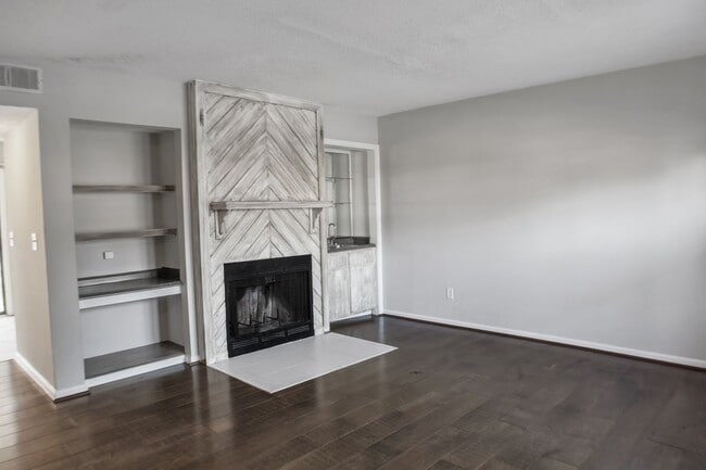 Photo - 8016 Thelen St