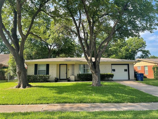 Photo - 2532 Highwood Dr House