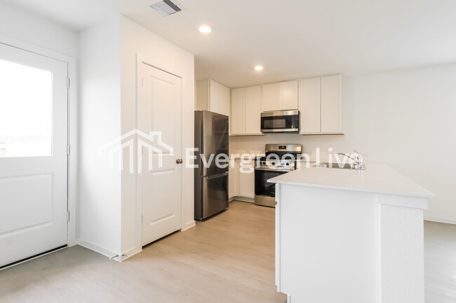 Photo - 303 Bush Mdw Ln