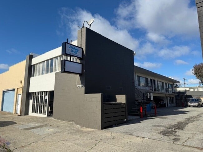 Building Photo - 1728 Broadway Unit 2