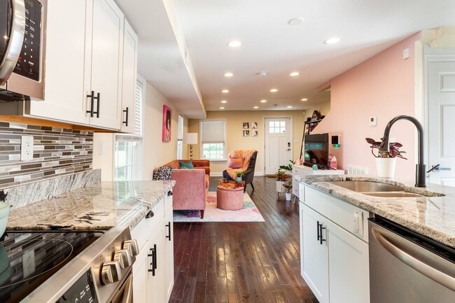 Photo - 5337 Hayes St NE